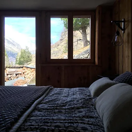 Chalet Le *